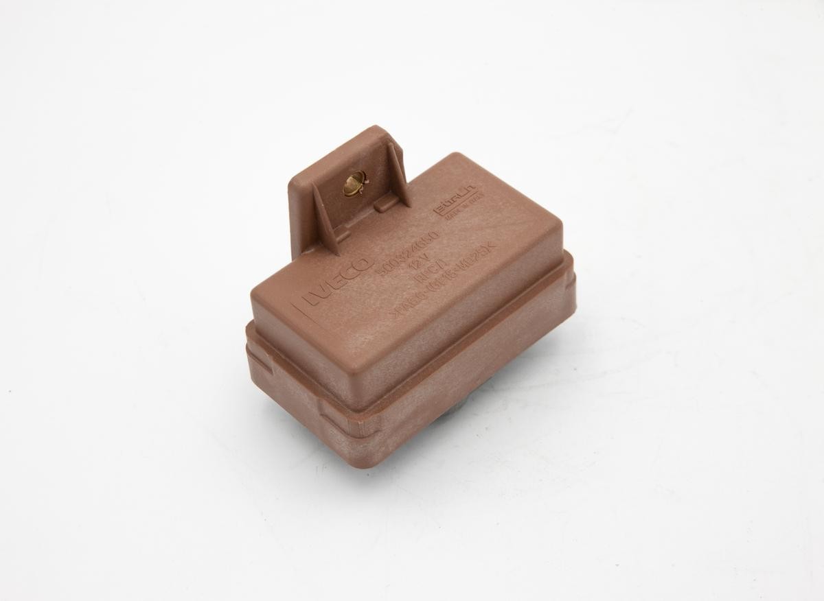 IVECO Glow plug relay Article number: 500324650 cheaply