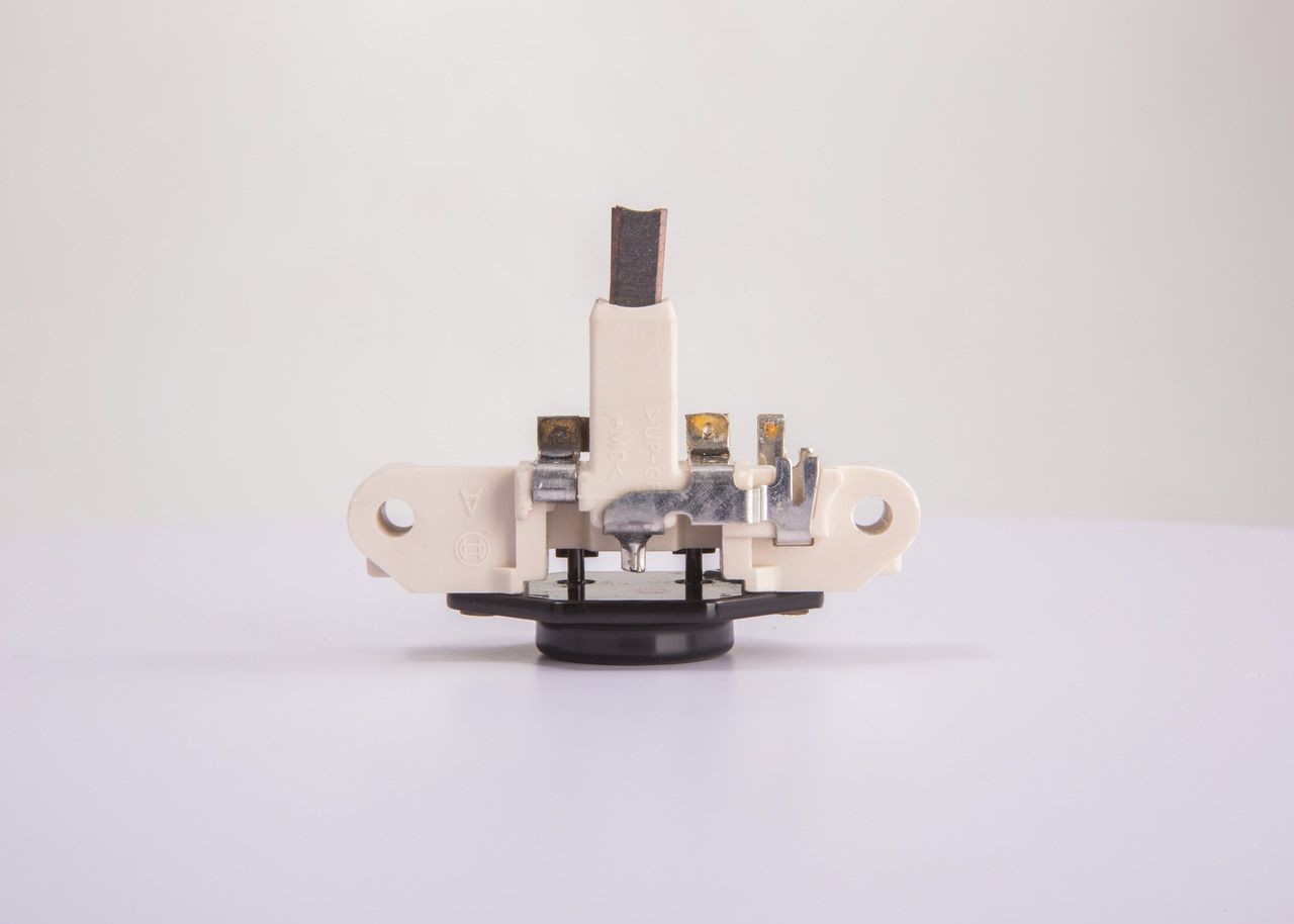 BOSCH Generaatori pingeregulaator Artikli number: 1 197 311 523 soodsalt