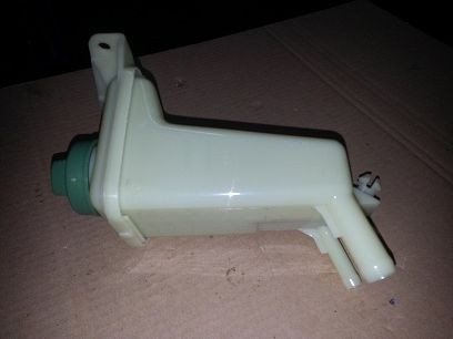 BUGIAD BSP24303 Ekspansionsbeholder, Hydraulikolie- servostyring PASSAT 1.8 Syncro/4motion 125 HK Benzin 2001