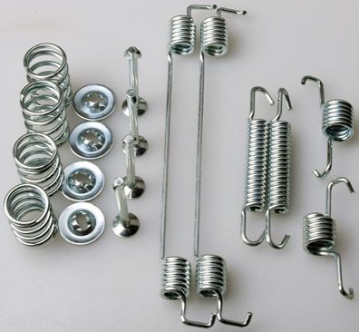 DENCKERMANN B160145 Accessory Kit, brake shoes YPSILON 1.3 JTD (843.AXD11, 843.AXD1A) 70 PS Diesel 2011